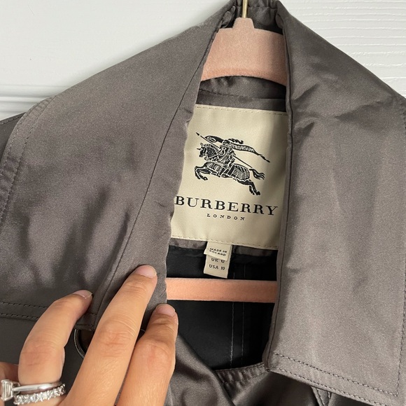 Burberry Trenchcoat - Picture 2 of 6